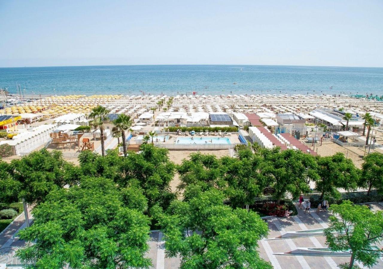 Hotel Mon Cheri Riccione Exterior foto
