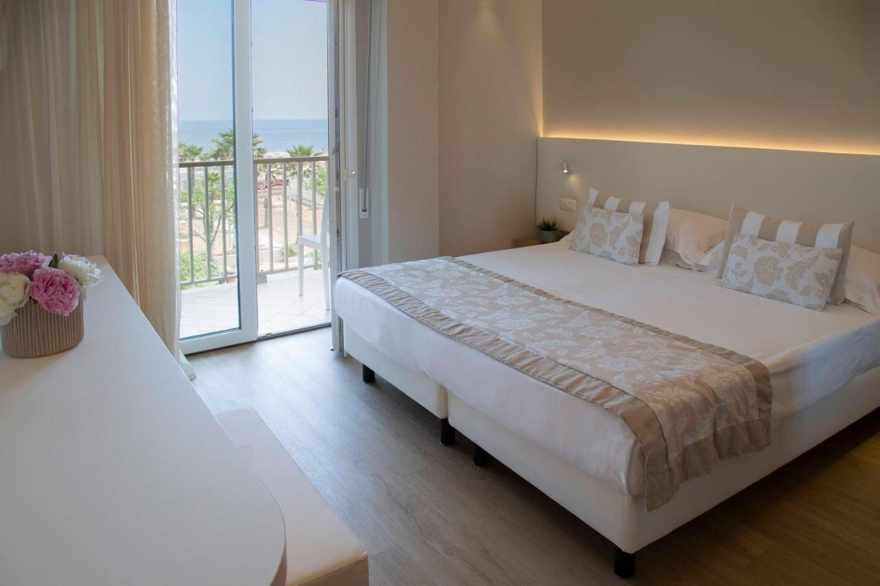 Hotel Mon Cheri Riccione Exterior foto