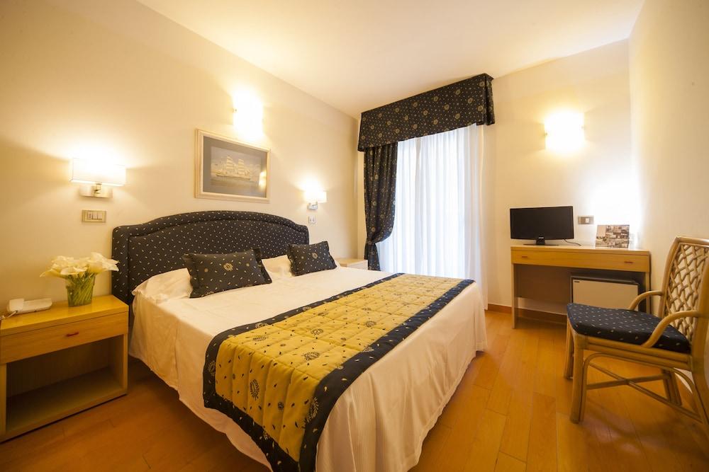 Hotel Mon Cheri Riccione Exterior foto