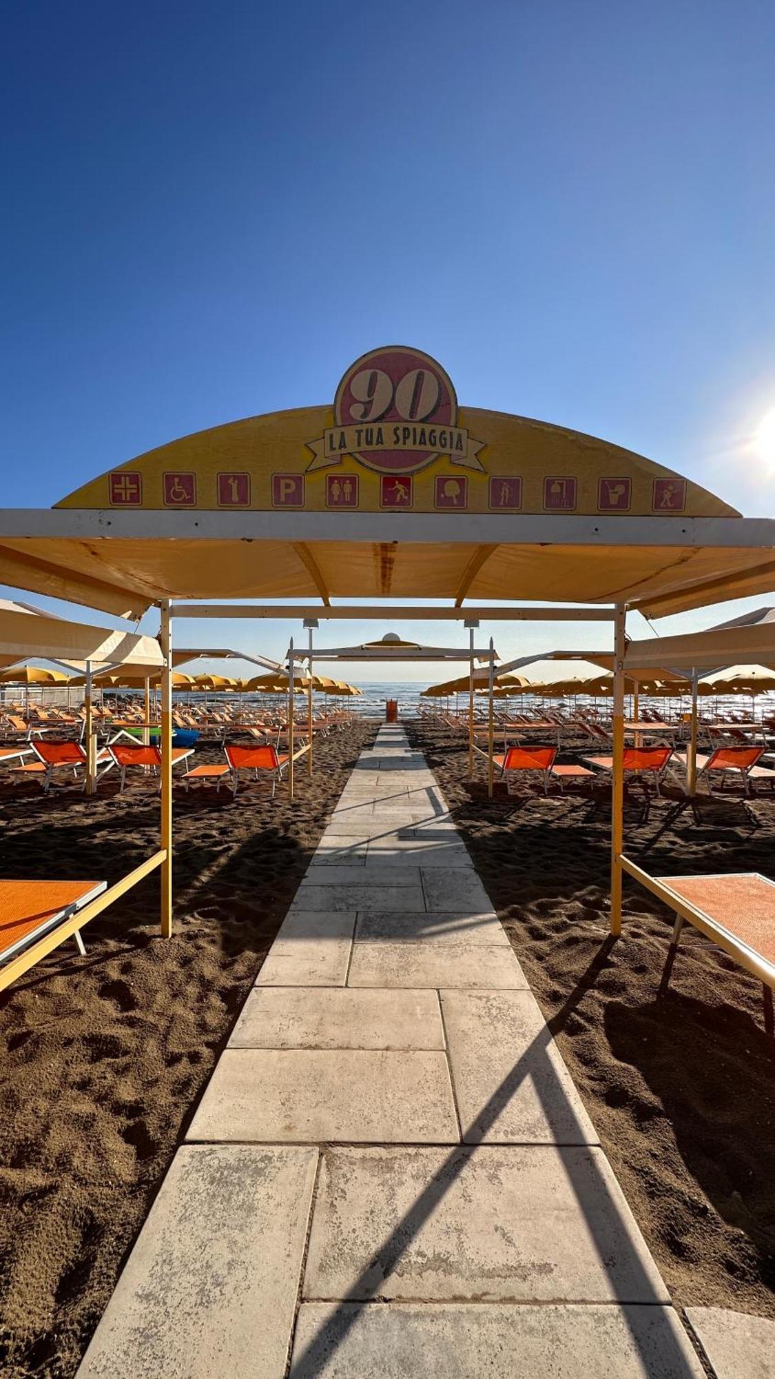 Hotel Mon Cheri Riccione Exterior foto