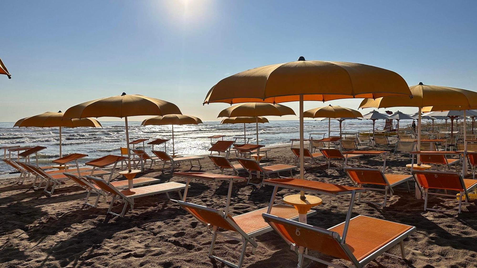 Hotel Mon Cheri Riccione Exterior foto
