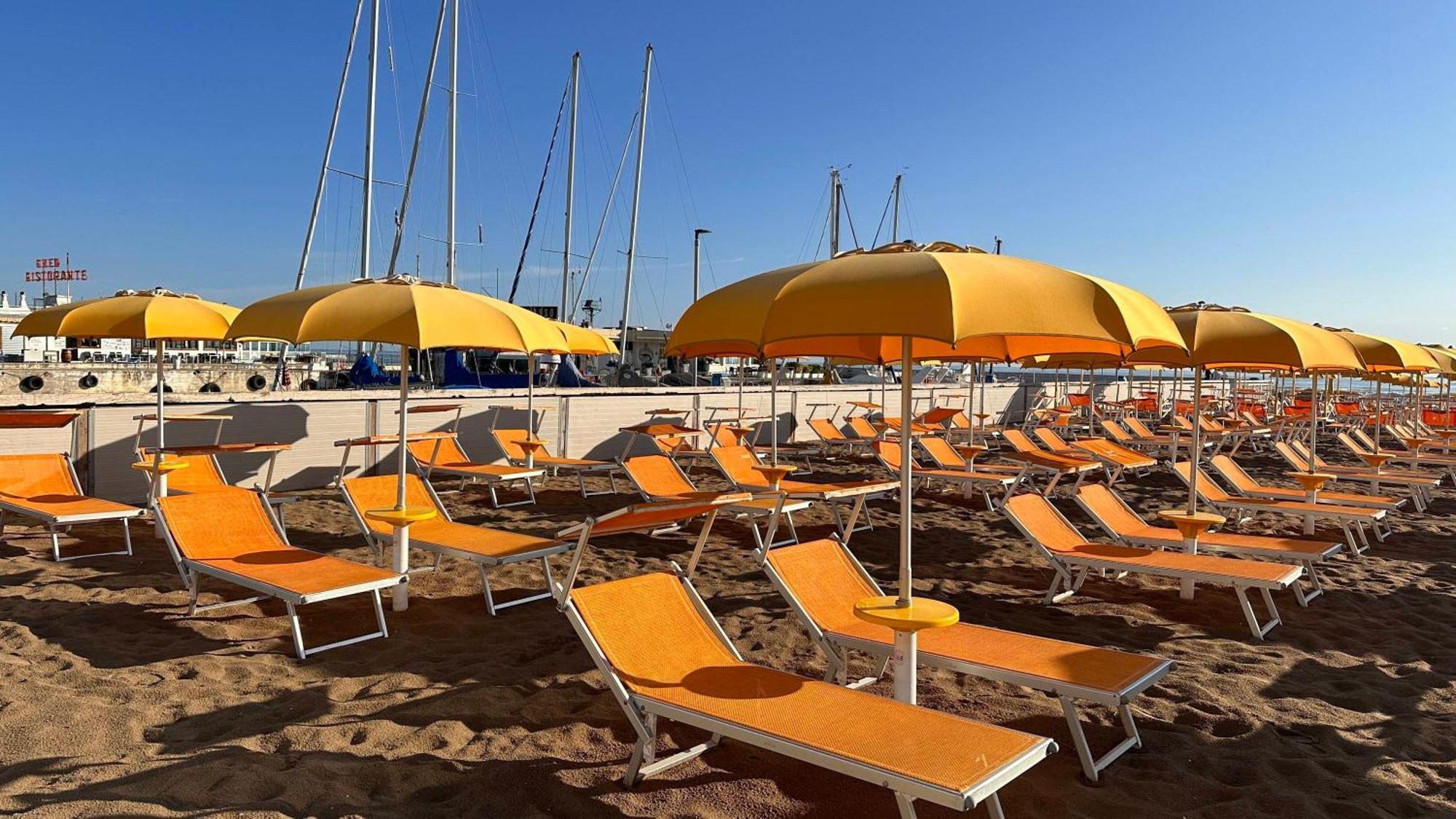 Hotel Mon Cheri Riccione Exterior foto