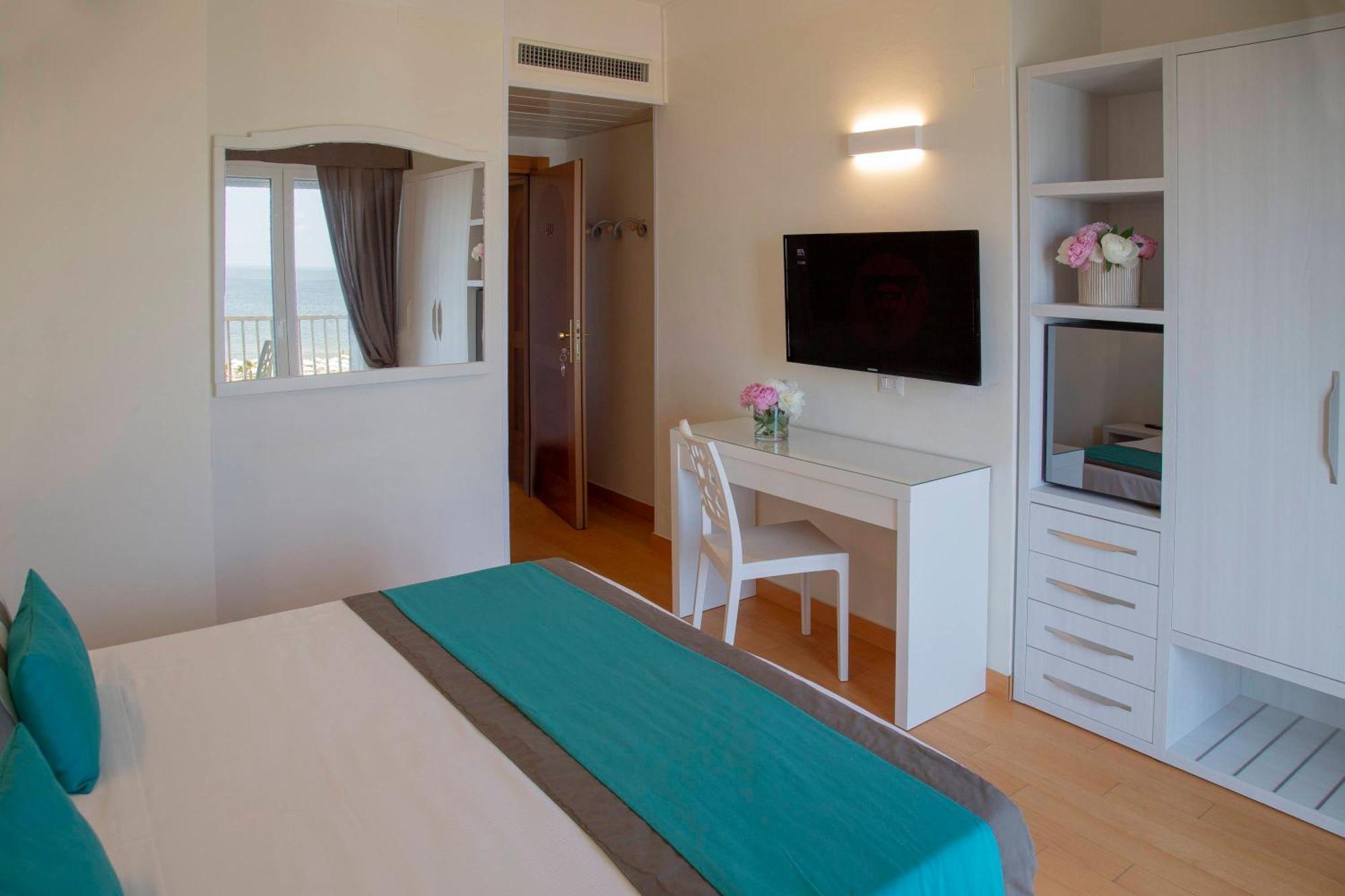 Hotel Mon Cheri Riccione Exterior foto