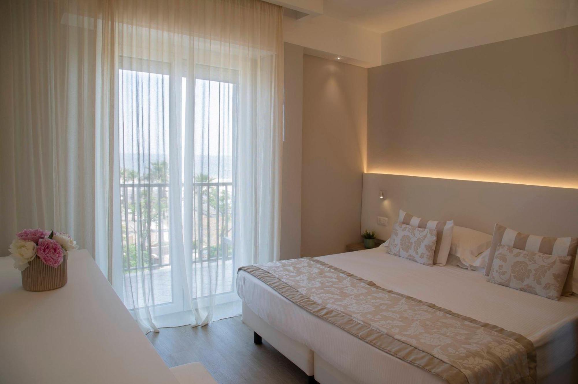 Hotel Mon Cheri Riccione Habitación foto