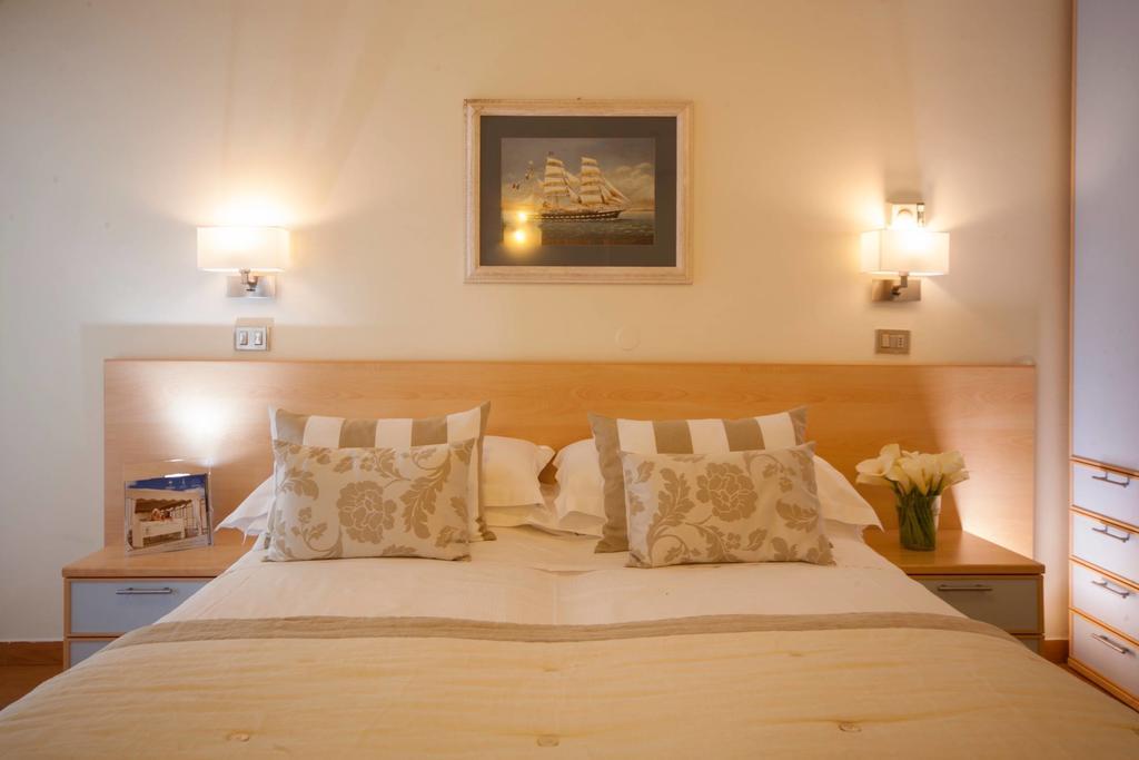 Hotel Mon Cheri Riccione Habitación foto