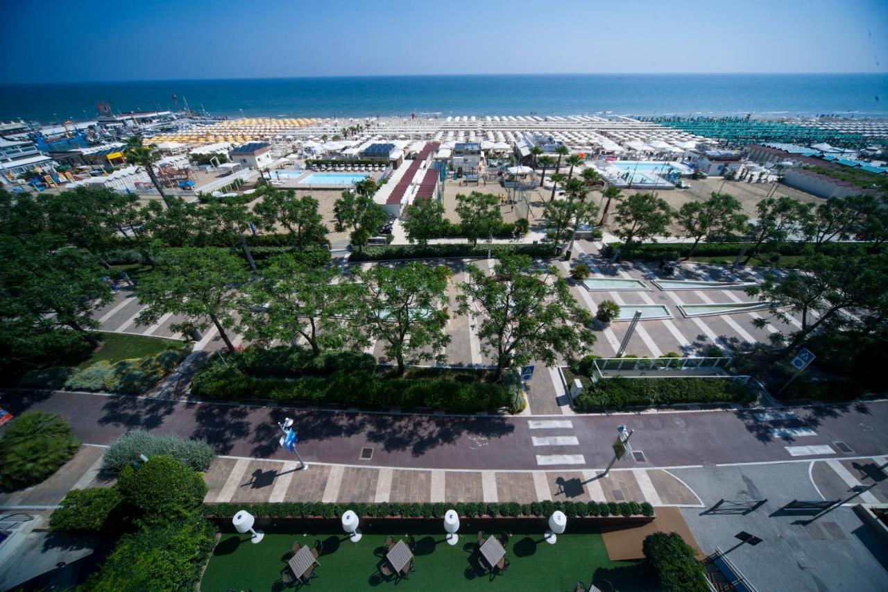 Hotel Mon Cheri Riccione Exterior foto